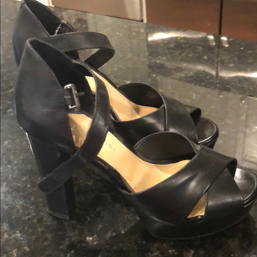 Gianni Bini Black platform chunky heel